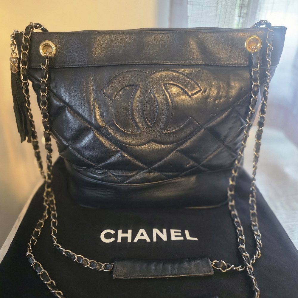CHANEL Authentic Vintage Black Quilted Lambskin Leather Grand Shopping Tote Bag